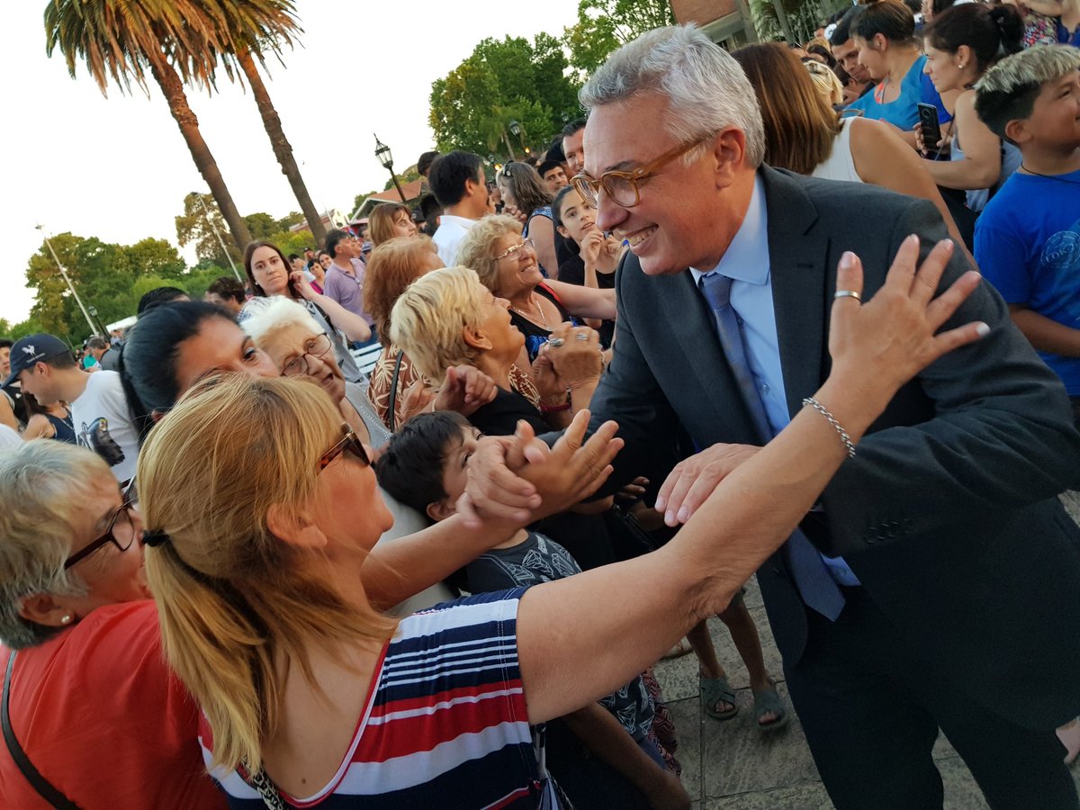 ZamoraJulio's tweet photo. En el HCD, juré nuevamente como intendente de @MunicipioTigre para el período 2019/23. Comienza una nueva etapa en la que seguiremos trabajando para construir el Tigre que soñamos. ¡Gracias a todos/as por renovarme la confianza!
#VeamosLoQueViene https://t.co/ZDeIPVw1vu