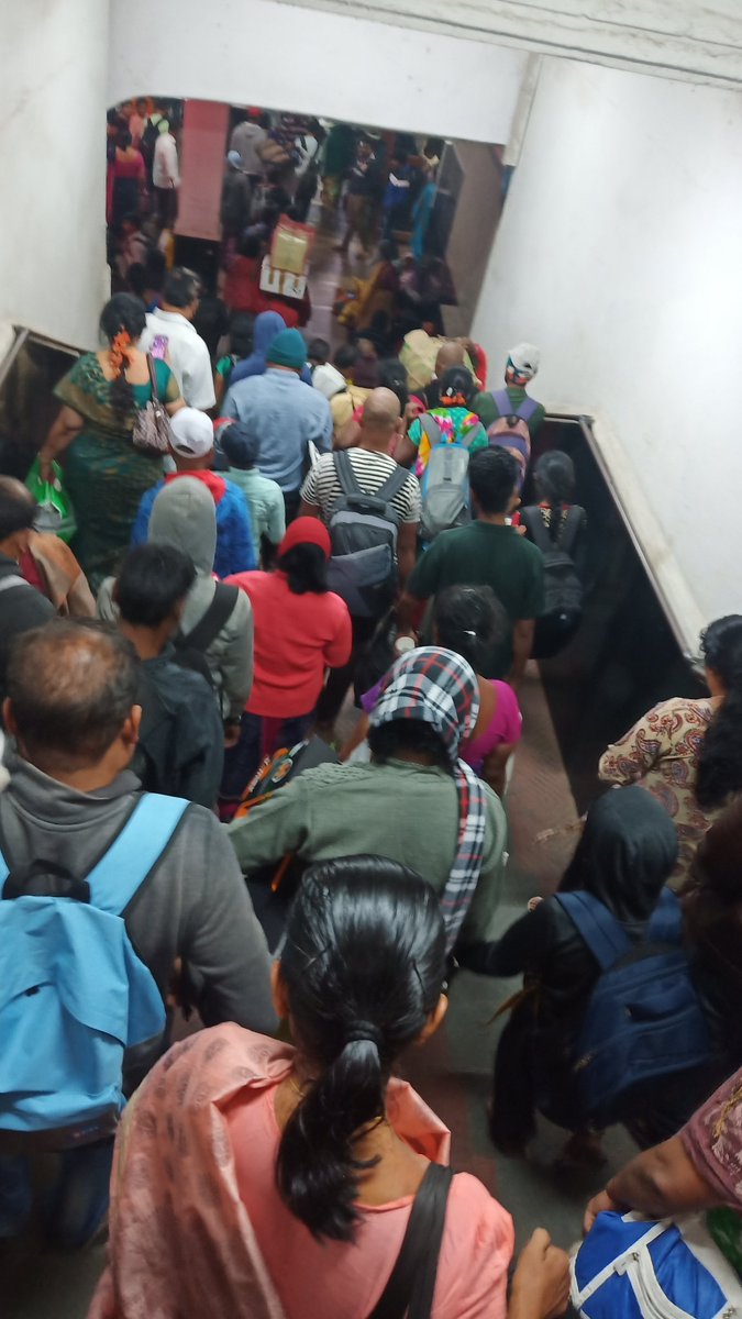 Platform meedaki kaadu. Tirumala darsananiki pothunnattu undi !!