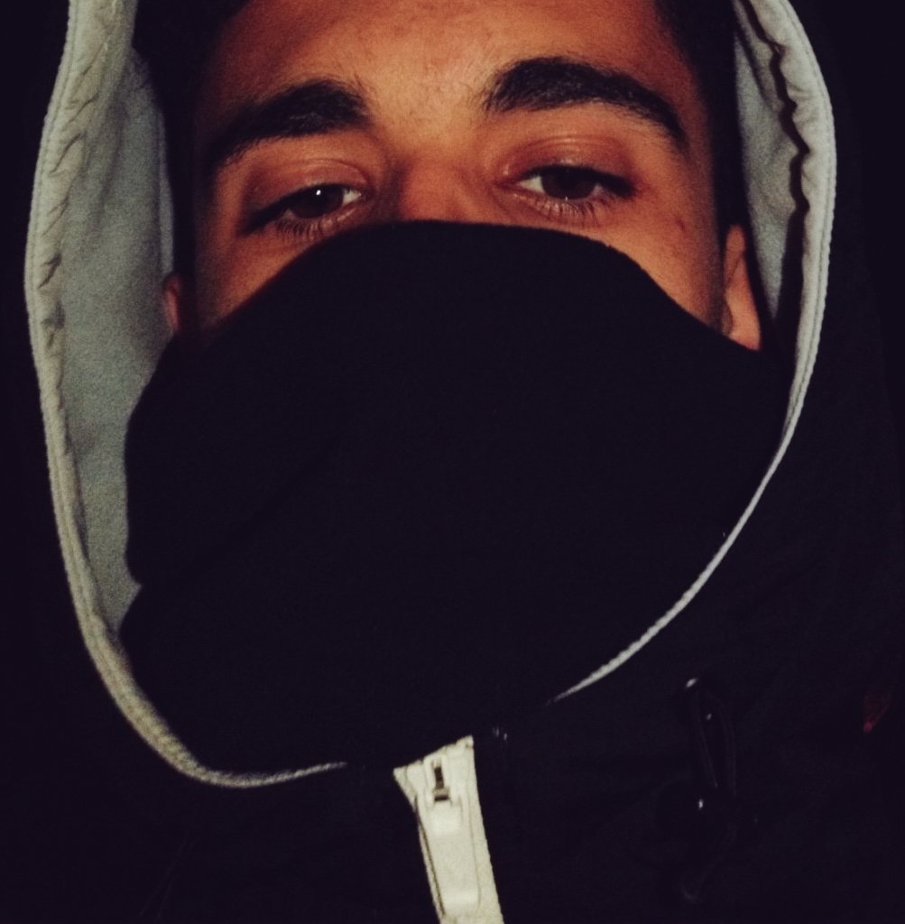 willianhenriik's tweet photo. Quando chover na minha cidade
E  a temperatura fica 30°c
Eu - https://t.co/OpWv1BsqrY