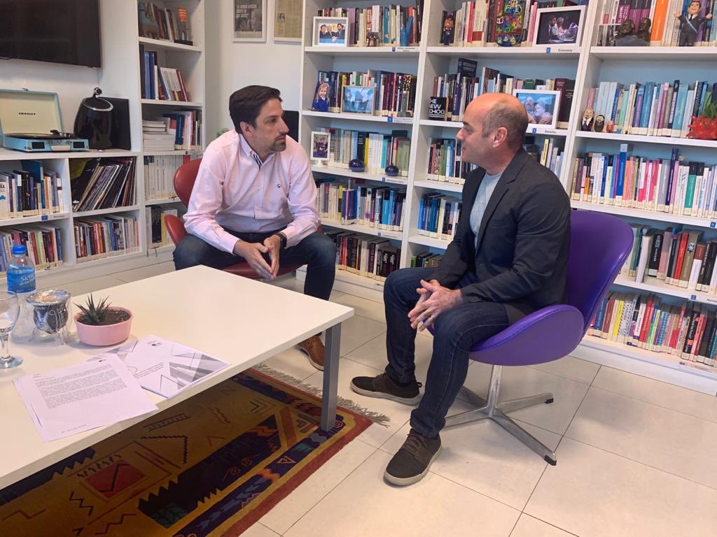 jplichtmajer's tweet photo. Agradezco a @trottanico la deferencia de recibirme hoy en su oficina. Me habló sobre la educación que viene. Tiene claridad y convicción en el rumbo a seguir, el cual comparto y al que daré pleno apoyo, para una educación democrática, popular, de calidad, inclusiva y federal. https://t.co/4OsG49HmN4