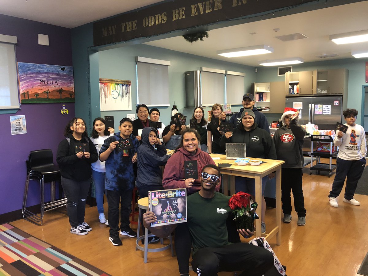 RHandaNBC's tweet image. In #MtView for #treelighting ceremony which started w a tour of city’s acclaimed #TheViewTeenCenterMtnView where talented are working on art projects! #SelfCareWorkshop