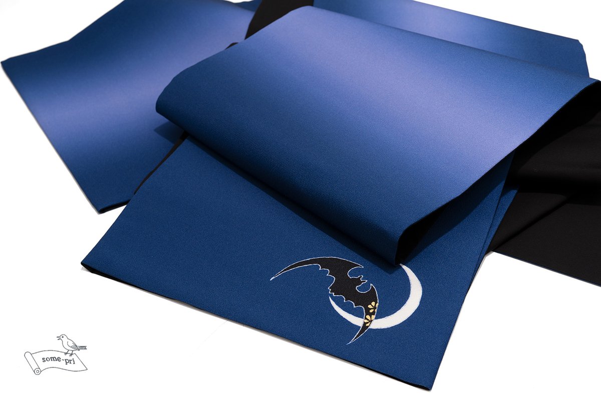 有 ゴフクヤサン ドットコム そめもよう コウモリと月 京袋帯 コウモリは幸せを呼ぶという意味のある吉祥文様です コウモリと三日月のシャープなラインと 尾翼には五弁の花を描いて可愛らしさもプラスしています 帯揚とのセットとなります