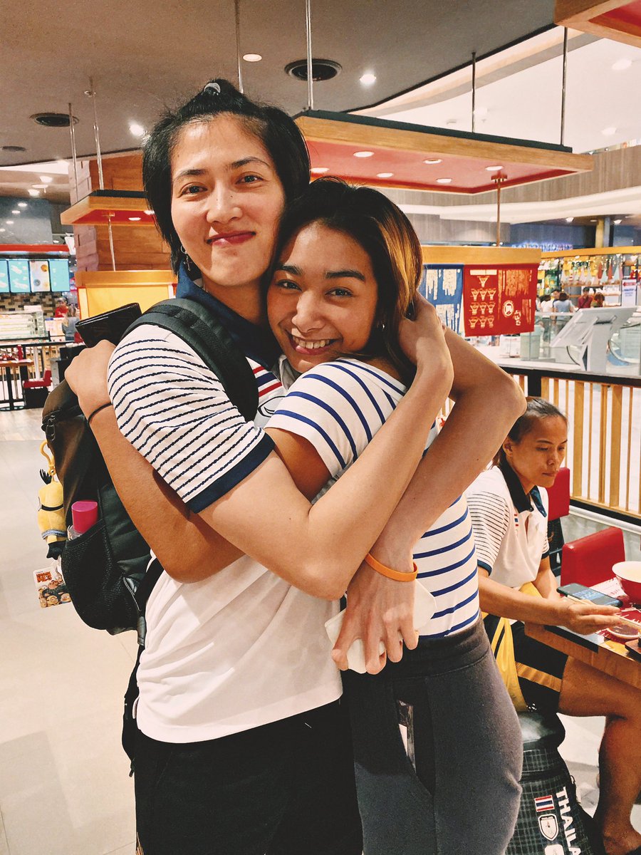 jessmaaaramos's tweet photo. Ily pleumjit 🤟🥰🥺💕 
#fangirl 
#secondhug
#tomorehugs haha 💃🏻🙃 https://t.co/0B521kNciw
