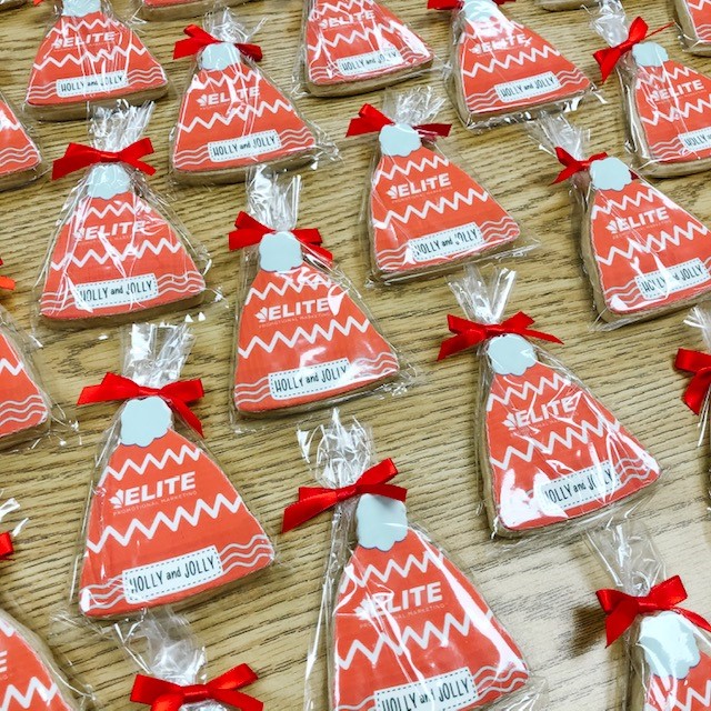 ElitePromoMark's tweet photo. We help our clients create #customtoques and #customcookies, so we thought, why not put them together! Our Elite branded holly jolly #toque cookies arrived just in time for the #holidays. If you're visiting our Edmonton office, you might be lucky enough to get one! https://t.co/zhJayQjVyZ