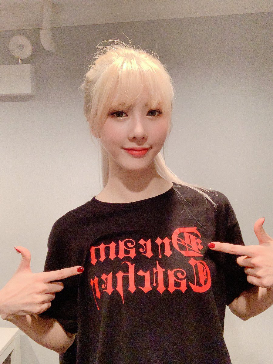 : Postagem da Yoohyeon no twitter oficial do Dreamcatcher:"Amor é amorA vida negra importaOs direitos das mulheres são direitos humanosDreamers (DC) fazem a América incrível"fonte:  https://twitter.com/hf_dreamcatcher/status/1204189865916686342?s=19