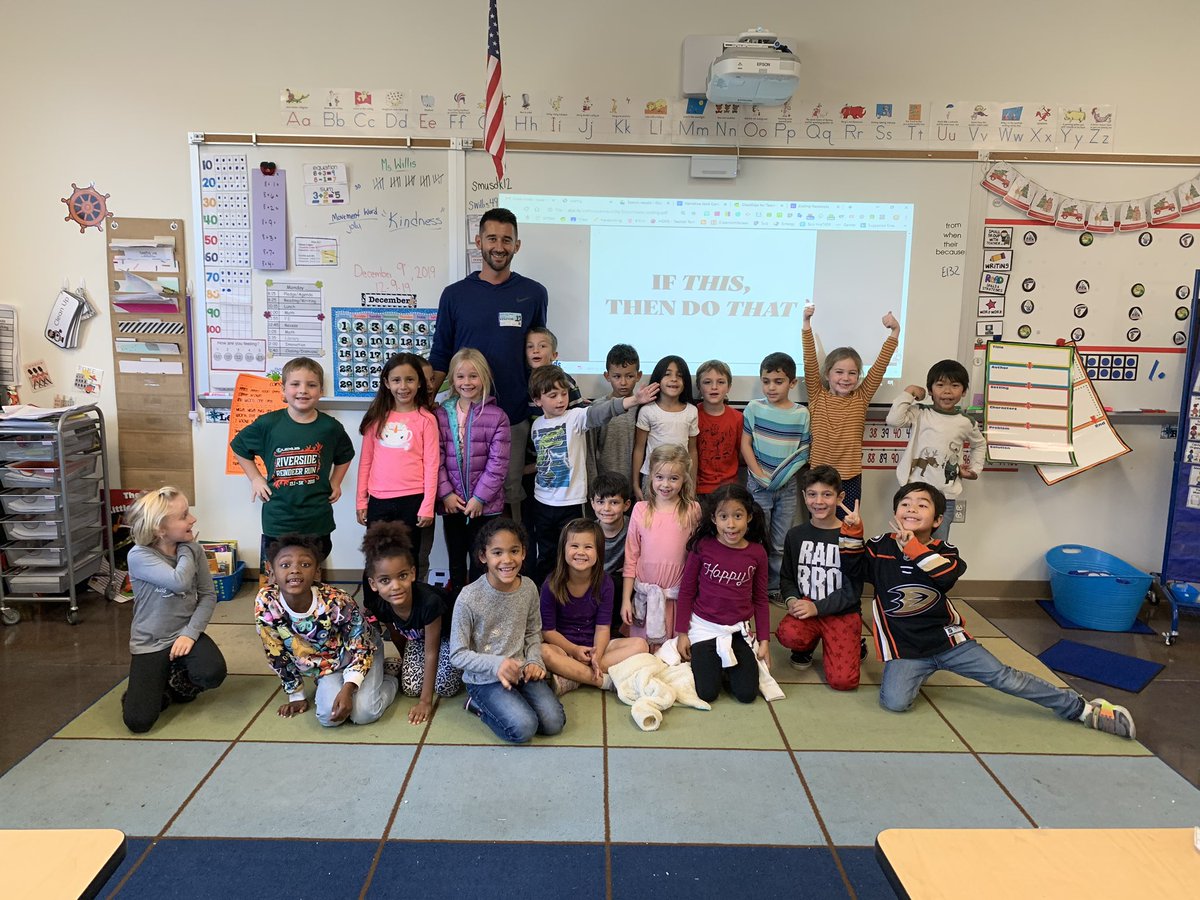 ms_w_dps's tweet photo. Thanks to our special guest, one of our very own dads!  #HourofCode2019 https://t.co/IjzR05ssJS