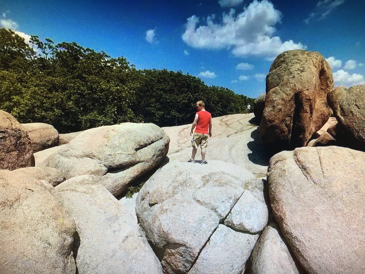 MrHalimScience's tweet photo. Virtual field trip to observe the rock cycle in action. Ss used Google street view to visit @GrandTetonNPS, @GrandCanyonNPS, and even @mostateparks. The students even think they saw @kurtisherzog88 at Elephant Rocks. @BernardMiddle #msdr9 https://t.co/P2W6be5uEU