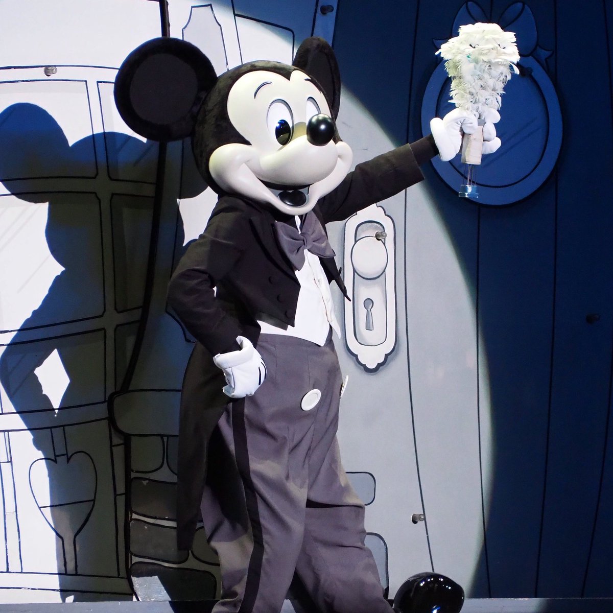 disneyM15's tweet photo. ついにあと3日かぁ😢
13日は私のbirthdayディズニーで家族で陸行くけど、ワンマン当たらないよなぁ😭この前見納めのつもりで見たはずなのに、やっぱりワンマン好き😭 https://t.co/9y0oq8vC7K