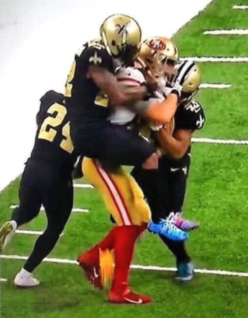 NFLMemes's tweet photo. When you and your friends tried tackling your dad when you were a kid... https://t.co/KX0MzLFWA9