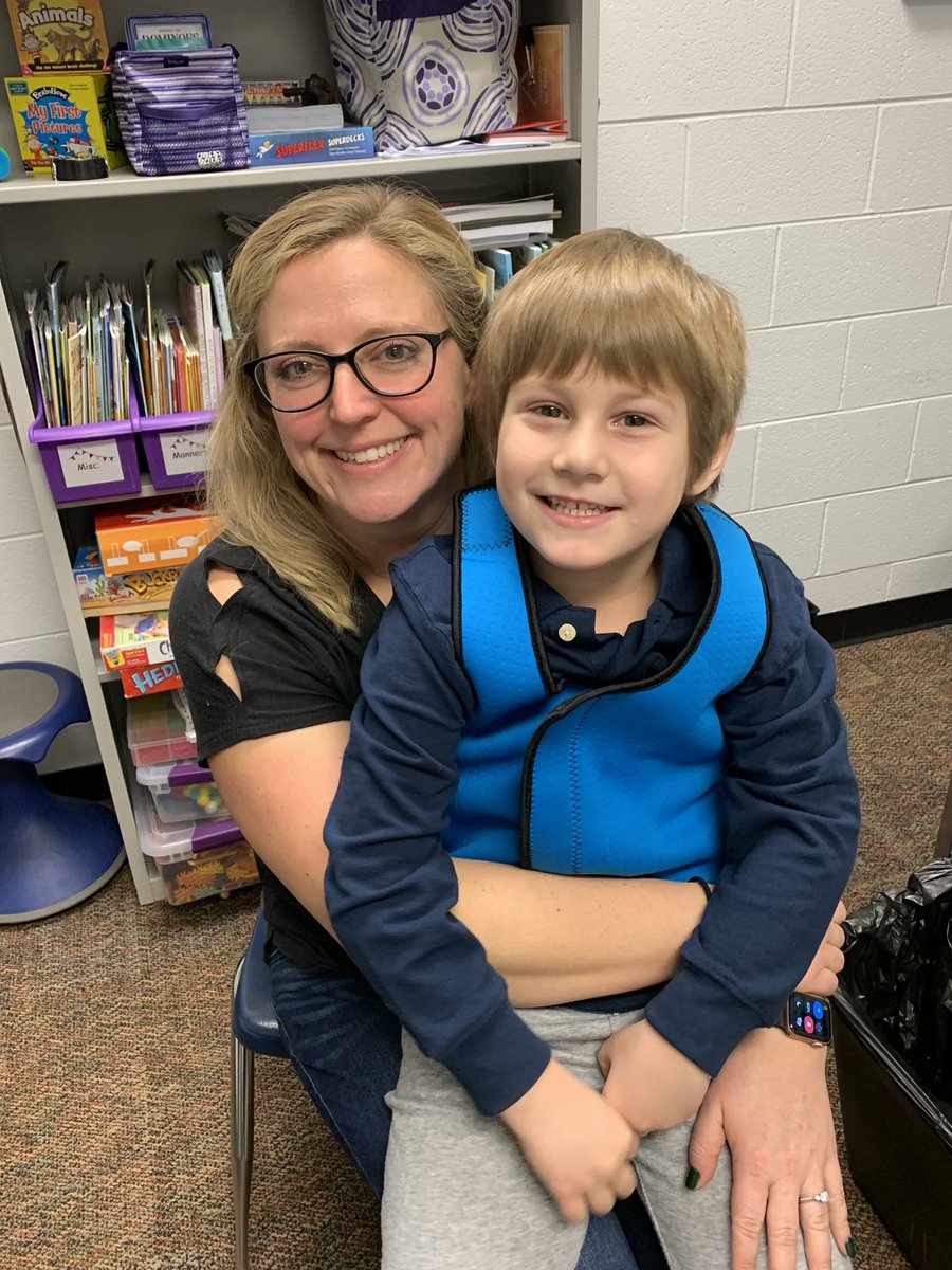 Kcannon96's tweet photo. A lot of awesomeness at Riverwood today. Birthday books, reading with Mrs. Beth Olsen, author visit, and much more! Riverwood staff working hard everyday to show students they matter and are loved! #RWrocks #D15rocks #makeanimpact https://t.co/4AJTLAYNBp