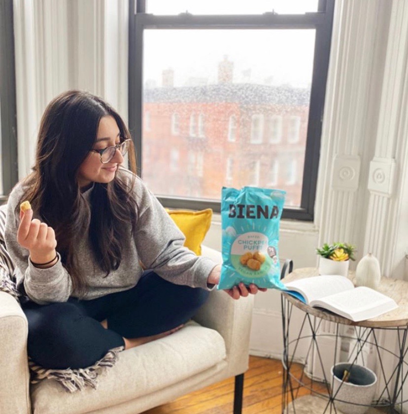 BienaSnacks's tweet photo. When you can't help but contemplate finishing the whole bag...#BienaSnacks
📸: @bookbaristas https://t.co/3cS9SduAbb