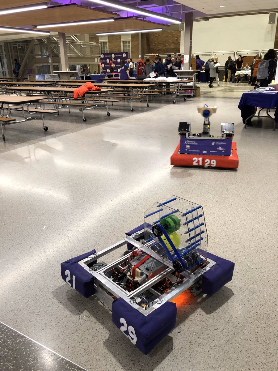 swrobotics's tweet image. The Ultraviolet outreach bot makes its debut at 8th Grade Information Night! #frc