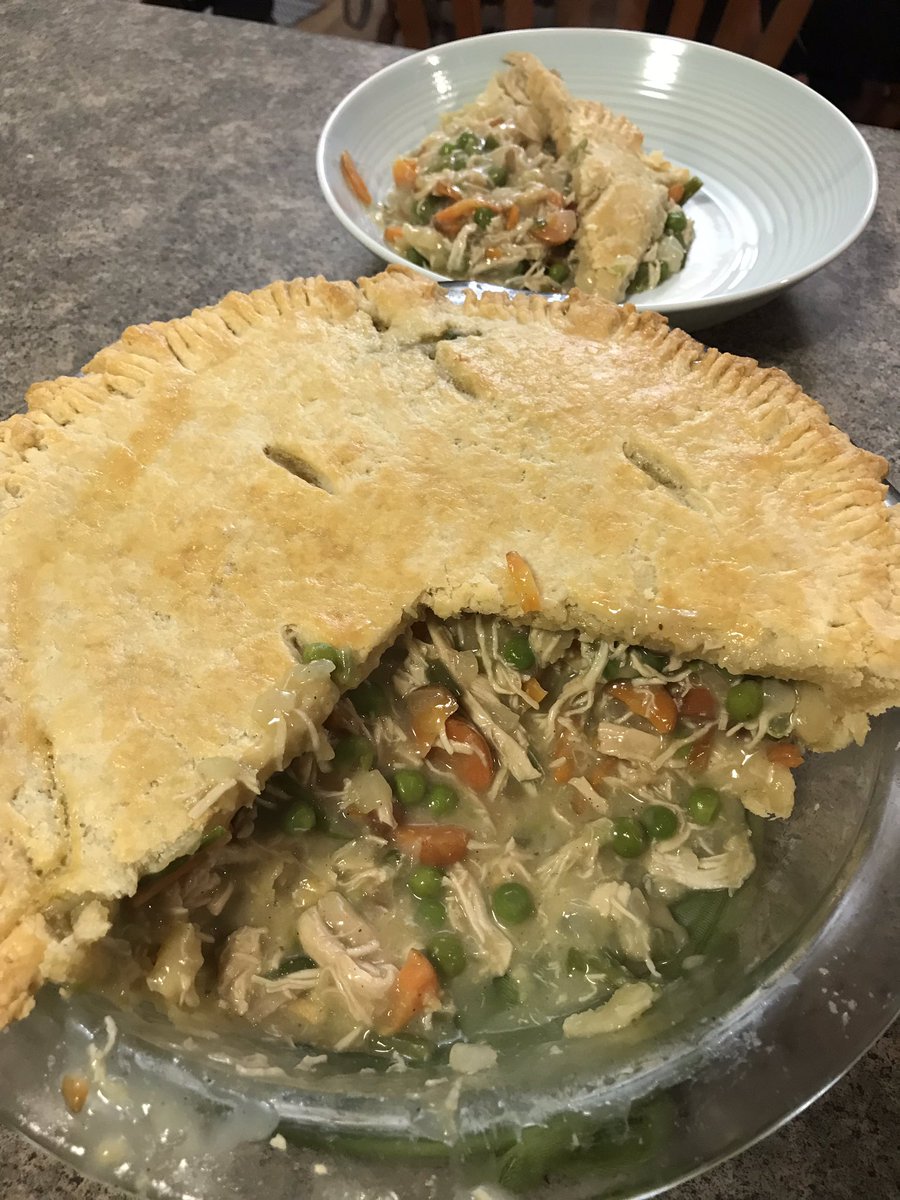 MeganR_Fischer's tweet photo. Made @thepioneerwoman’s chicken pot pie for supper. Highly recommend! #husbandapproved #winterfood https://t.co/QGvsNpuIxJ
