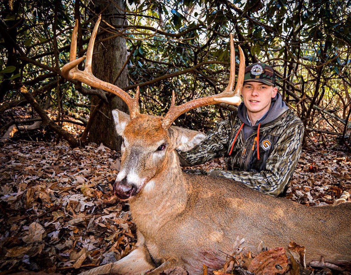 LATE SEASON SUCCESS!! 🦌👊🏼 Prostaffer Cody Leonard knocked down this Virginia buck at last light and recovered him yesterday morning! Congratulations brotha 🤘🏼
-
#appalachianoutdoorstv | #provendeadly