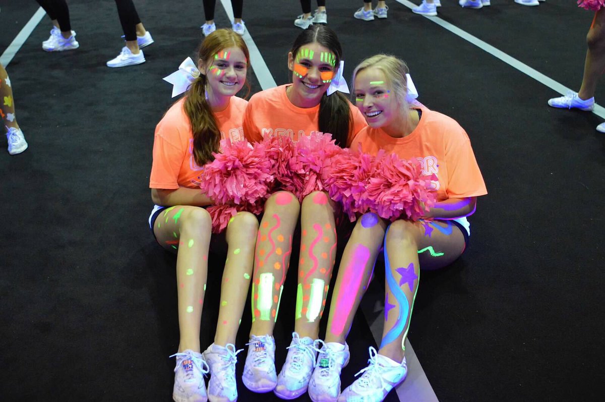 khscheerpics's tweet photo. Happy Birthday Mackenzie! https://t.co/NgNZoJW5HP