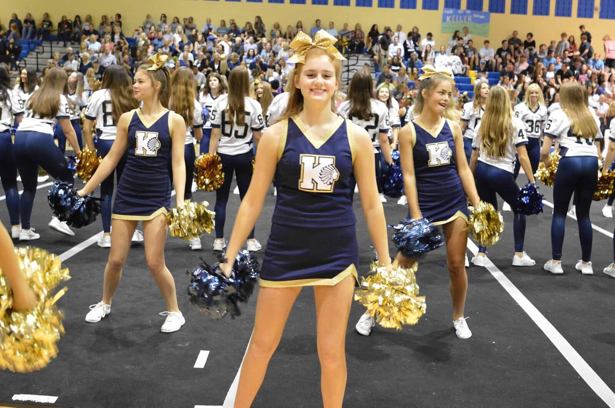 khscheerpics's tweet photo. Happy Birthday Mackenzie! https://t.co/NgNZoJW5HP