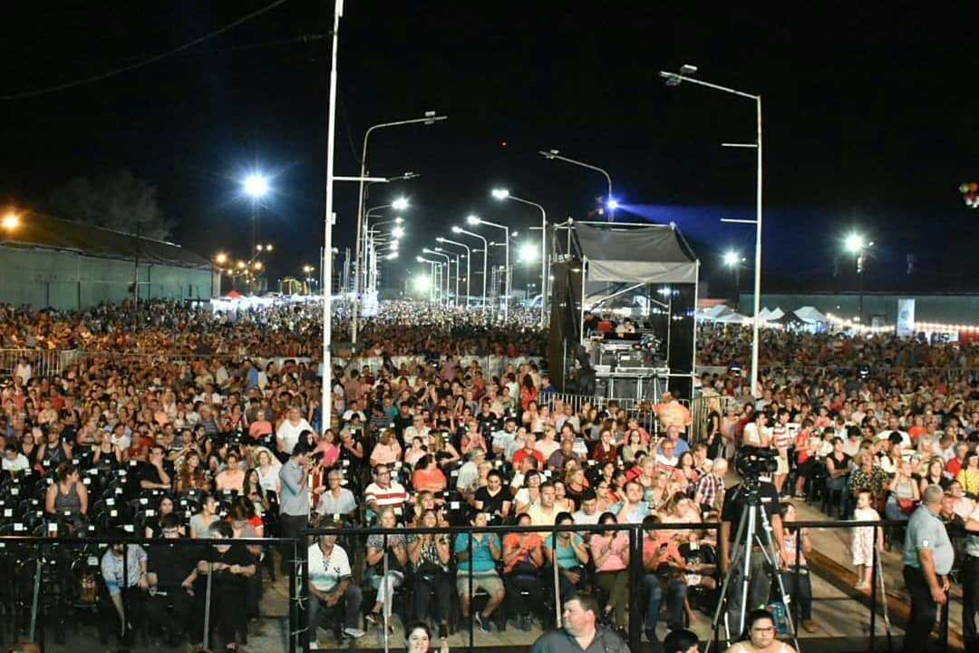 📣📣📣 Ya estamos viviendo la última noche #FiestaNacionalDeLaCitricultura 🍊🍊🍊

➡️En minutos se viene el show de #Soledad 🎙️🎙️

#CompartiConcordia #FiestaNacionalDelaCitricultura #ConcordiaesCitrus