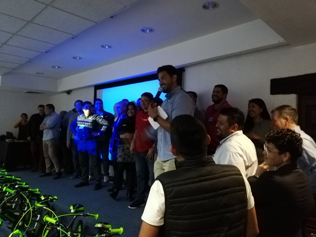de_totalplay's tweet photo. Evento de integración 2019 Evento de integración 2019 #constancia_mas_trabajo_x_actitud_igual_exito https://t.co/TwDWIYedRv
