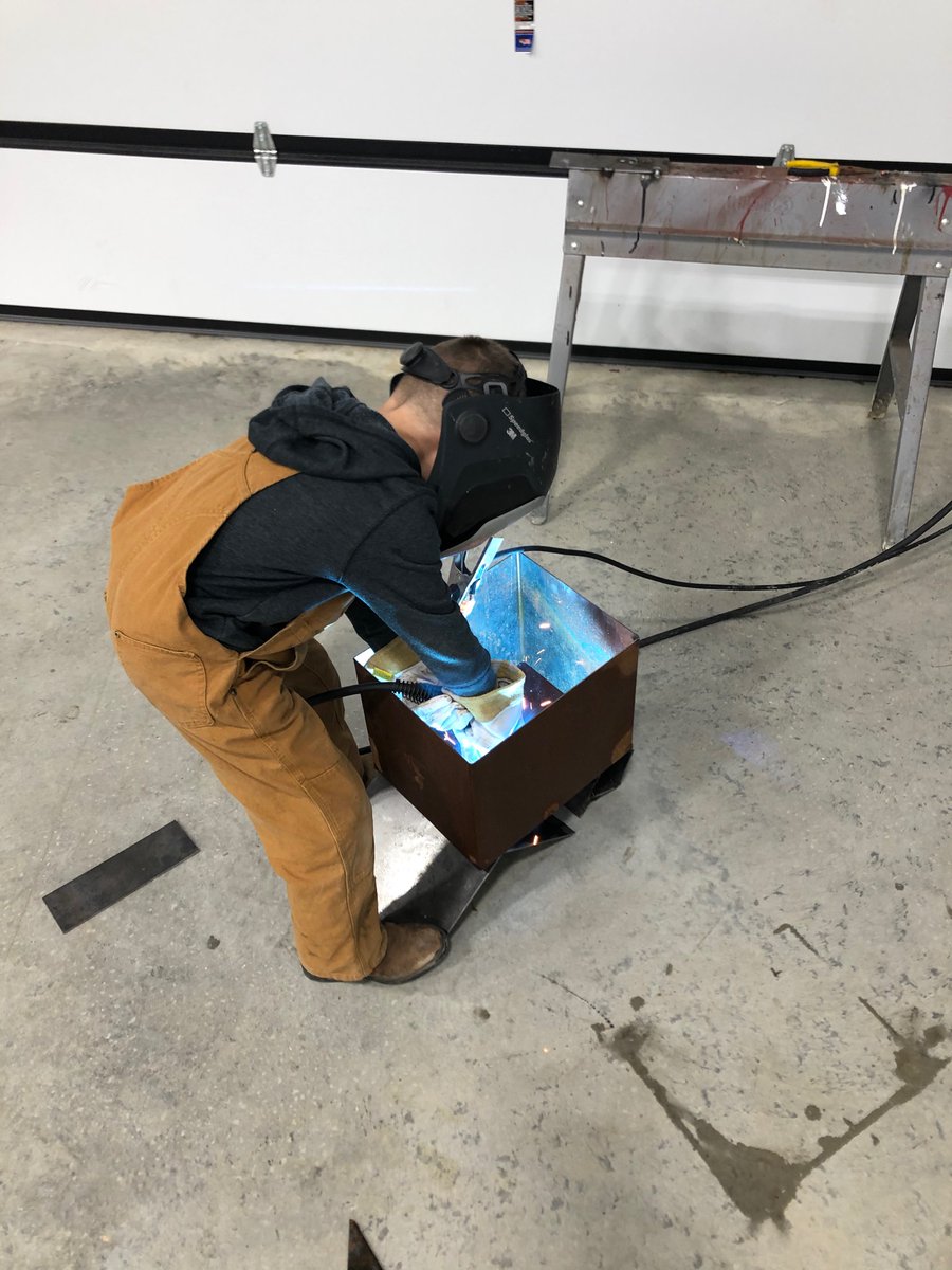 mattCastlenKY's tweet photo. Preparing the next generation of @CastlenSteel
Claire and Abram Building America https://t.co/EonoXXNdSs