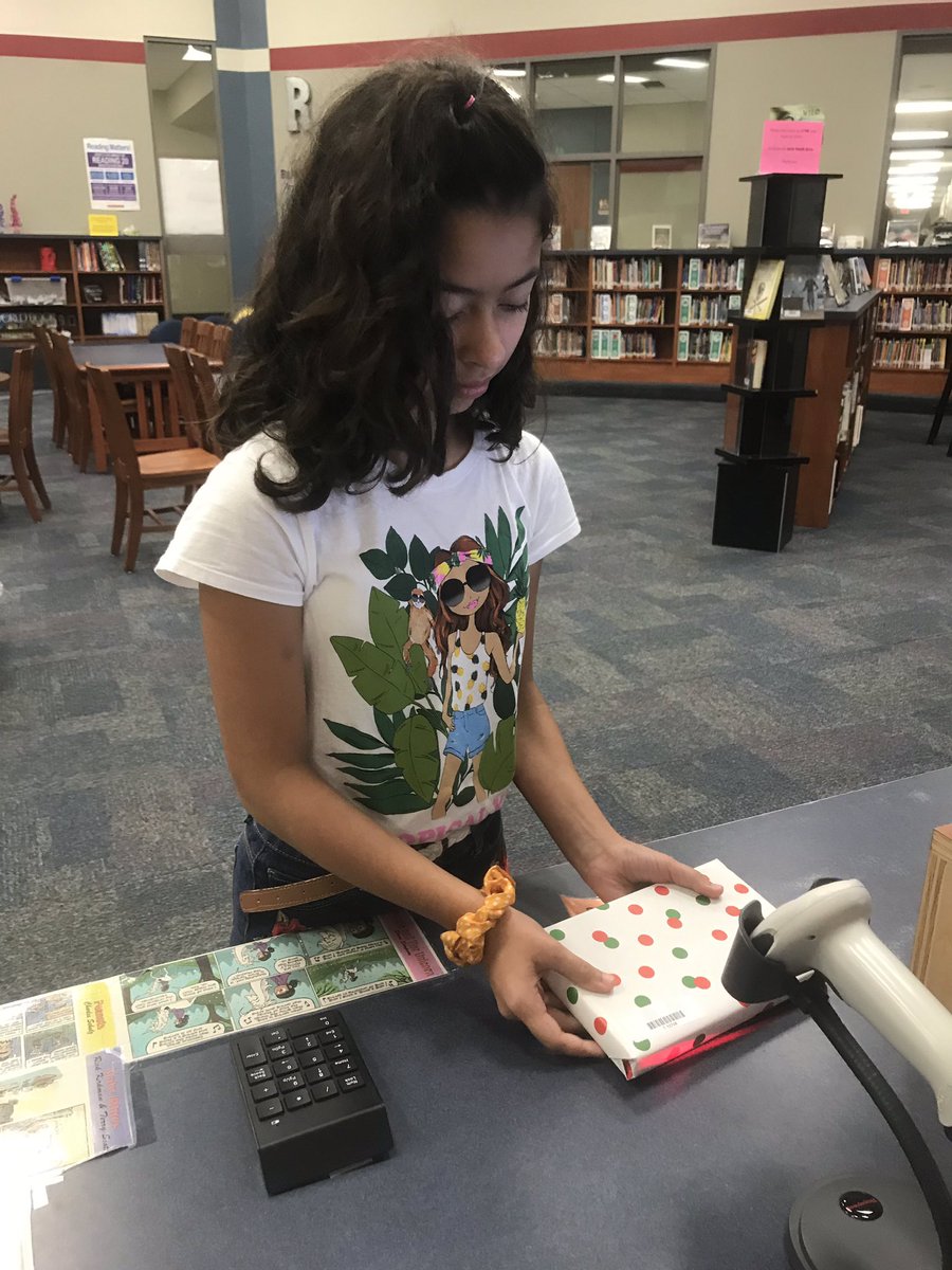 Wetzigreads's tweet photo. Let the mystery package frenzy begin! Kids were super pumped to check out mystery books today.  My ❤️ was happy and full from their excitement. @WilkersonCISD @CISD_Libraries #wilkersontweets https://t.co/GikY6xjP6T