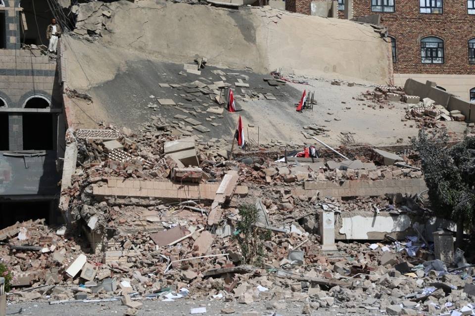 alamrani209's tweet photo. The airstrikes of the aggression against Yemen destroy civilian public economic infrastructures in all parts of Yemen. #YemenisAreHumans #HumanRightsDay https://t.co/husNN24Bkz