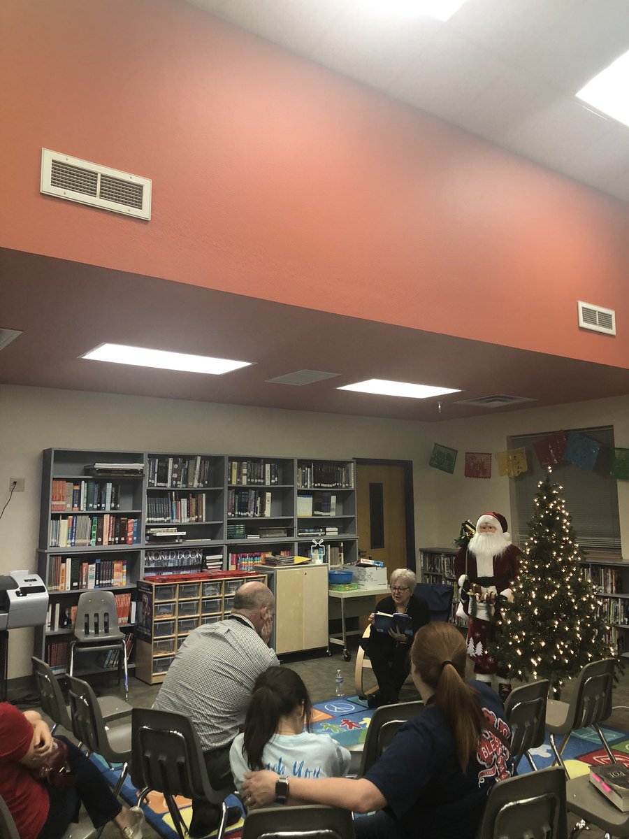 SMCISD_TLA's tweet photo. Families engaging at the Miller MS Literacy Night. https://t.co/YGaEVzBibf