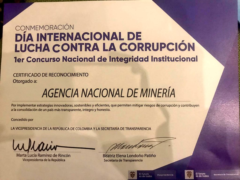silvihabib's tweet photo. Felicitaciones al @MinEnergiaCo por liderar una tarea sectorial a favor de la transparencia. En la @ANMColombia recibimos también Certificado de Reconocimiento por nuestro compromiso contra la corrupción ¡El sector minero ⚒️💡 energético mueve al país con ➕ transparencia! https://t.co/ASUku6EKx8