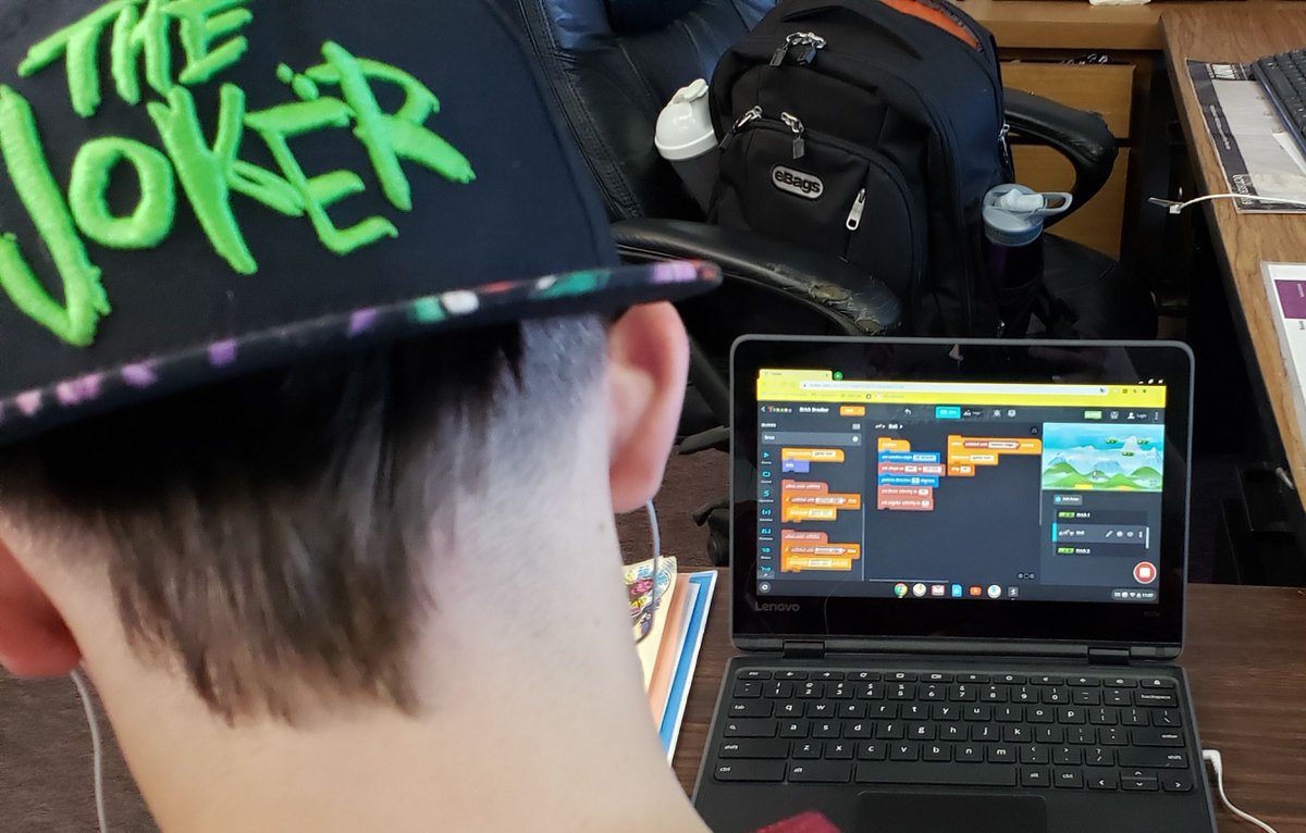 edtechandrews's tweet photo. First day of #HourofCode @pusd10! ❤ that HS still digs it! #PUSDLearnsPUSDLeads #CSEdWeek @codeorg https://t.co/MJef7WnOJc