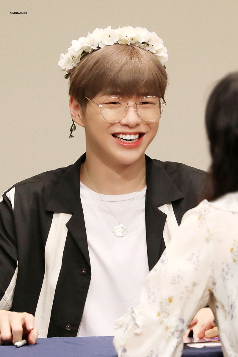 simonaniel1210's tweet photo. 강아지야 너는 항상 그렇게 예쁘게 웃어
생일 축하해 ♡

#HappyDanielDay
#다니티가_다니엘을_사랑하는방법
#첫눈같은_강다니엘_너의_색으로_물들다 
#강다니엘 #kangdaniel #다니엘 #daniel https://t.co/pfPoWP0Fkx