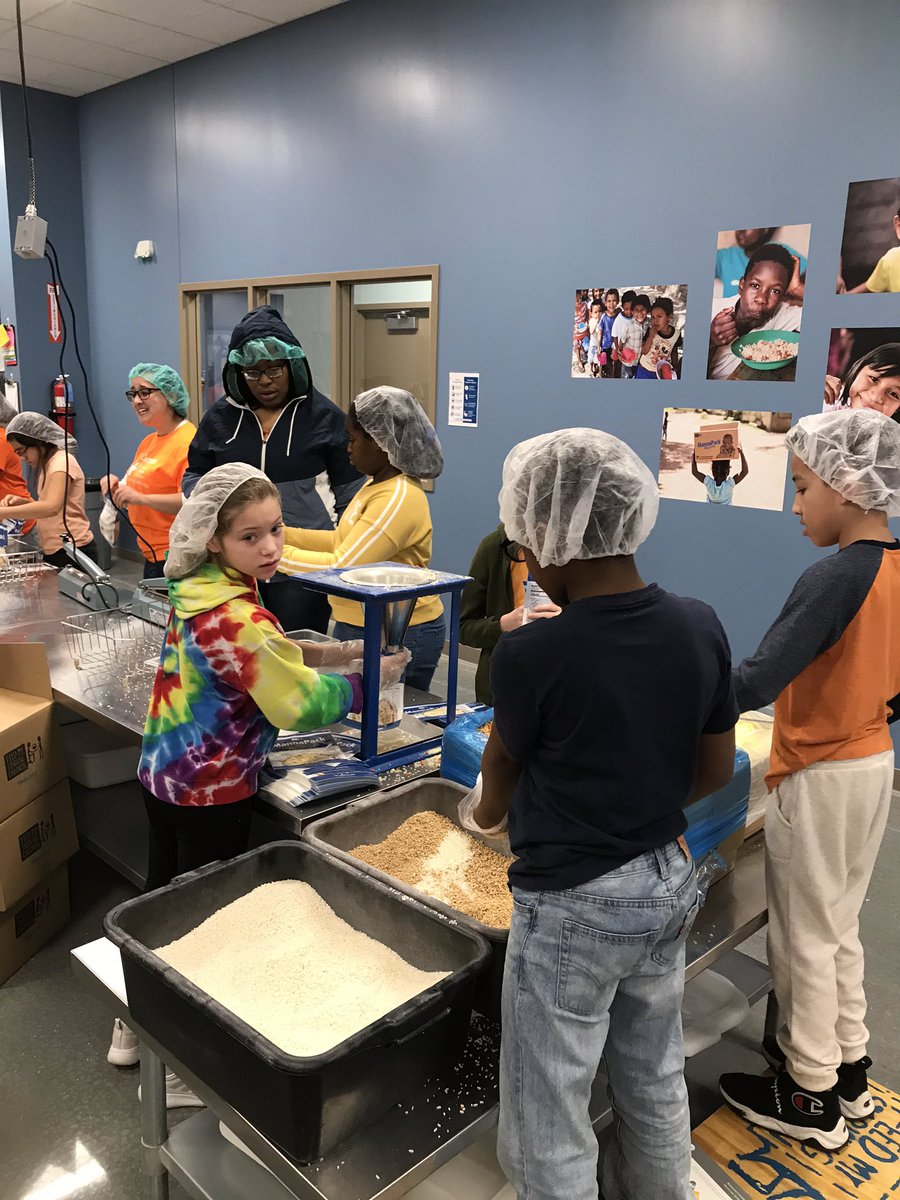 MrsVazquez54's tweet photo. This is what being a “CHAMPION for someone else” looks like! Thank you @fmsc_org for creating a magical experience for #D54Armstrong  @D54schools #D54Champions https://t.co/S0AMjo1VKy