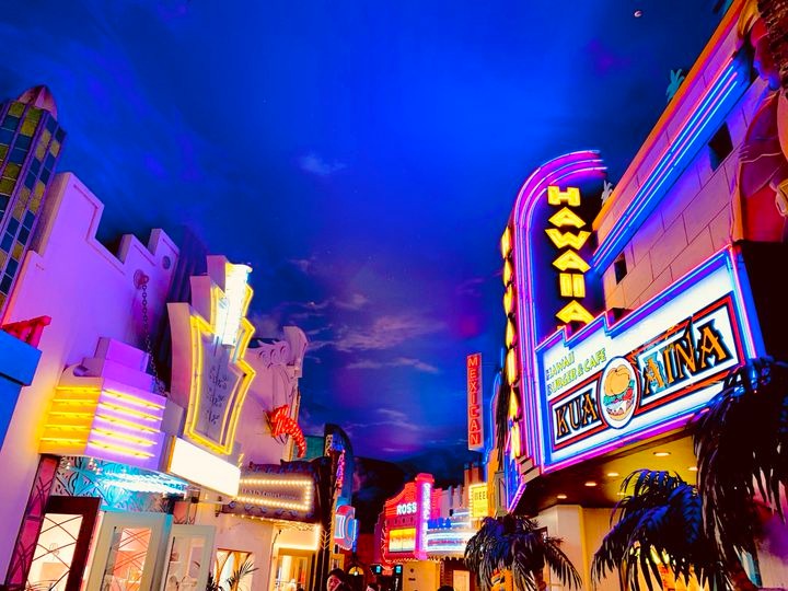 Retrip 公式 Al Twitter ディズニーランドやディズニーシーはデートスポットの王道ですよね しかしディズニー周辺にもデートに最適なスポットがたくさん そこで今回は平日18時からパークで遊べる アフター6パスポート を使って舞浜周辺をさらに楽しみ尽くす1日