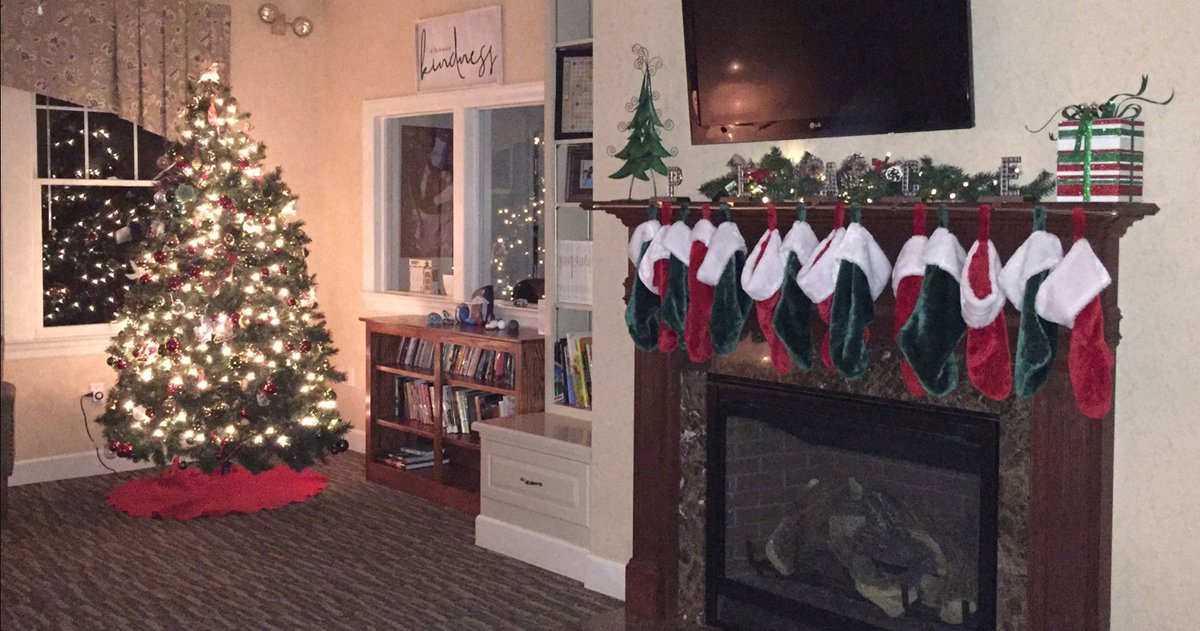 miltonhershey's tweet image. Our student homes are decorated for the holiday season! It's just one of the many holiday traditions that happen at Milton Hershey School. Learn more: bit.ly/2nHtd8d #25DaysofMHS