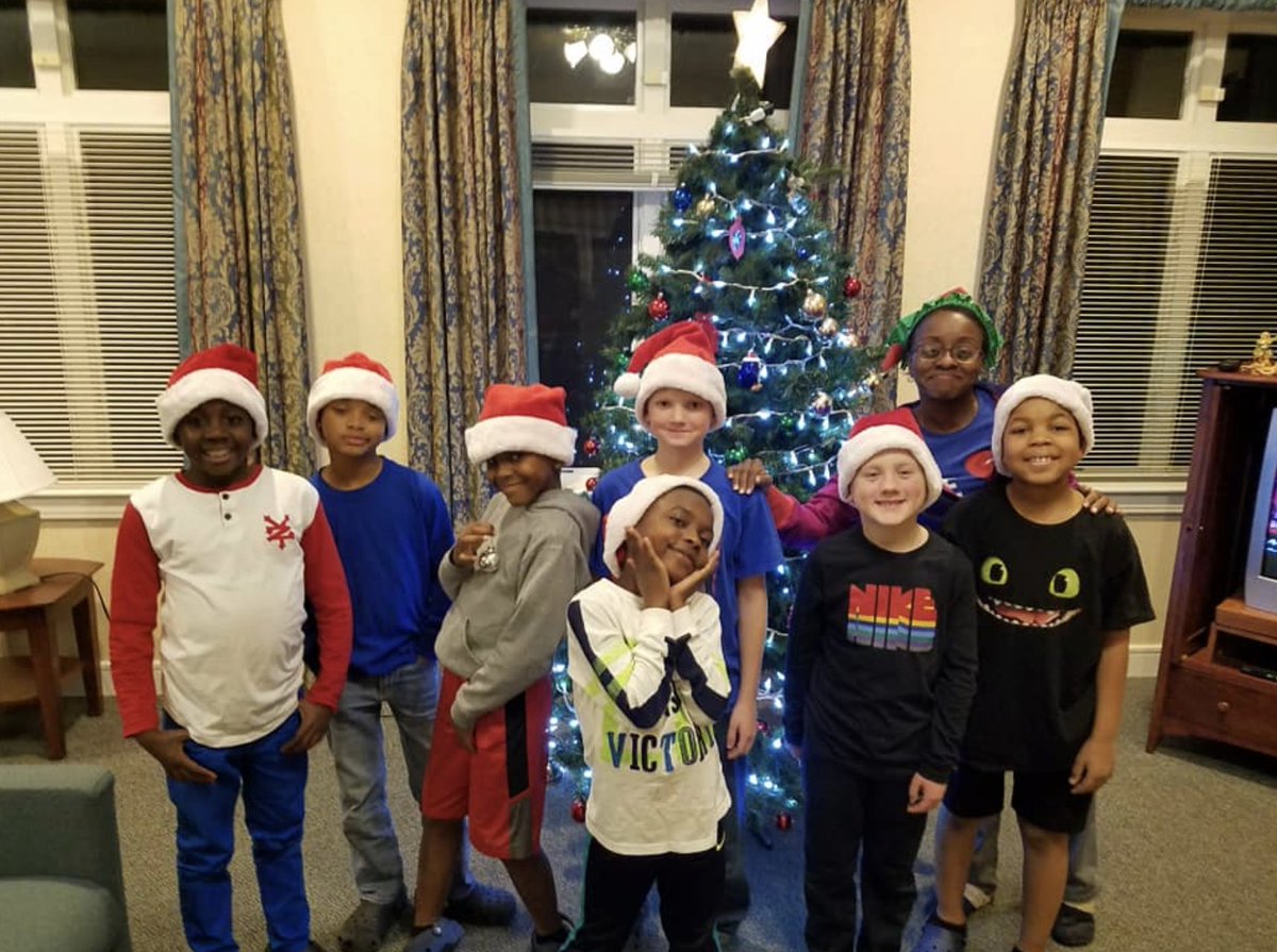 miltonhershey's tweet image. Our student homes are decorated for the holiday season! It's just one of the many holiday traditions that happen at Milton Hershey School. Learn more: bit.ly/2nHtd8d #25DaysofMHS