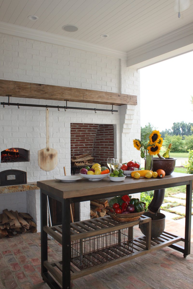 ColumbusLife's tweet image. Wood Fired Pizza Oven &amp;amp; Outdoor Fireplace #ColumbusOhio #realestateforsale