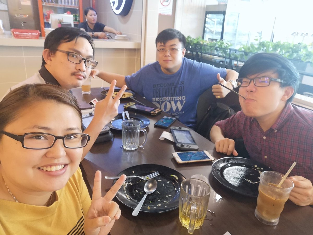 nana_debil's tweet photo. Lunch with these boys @Nocty10 @ThomasczrRen and Henry #werenotdating 
Ivan still broken😂 https://t.co/Nc6FnebsxY