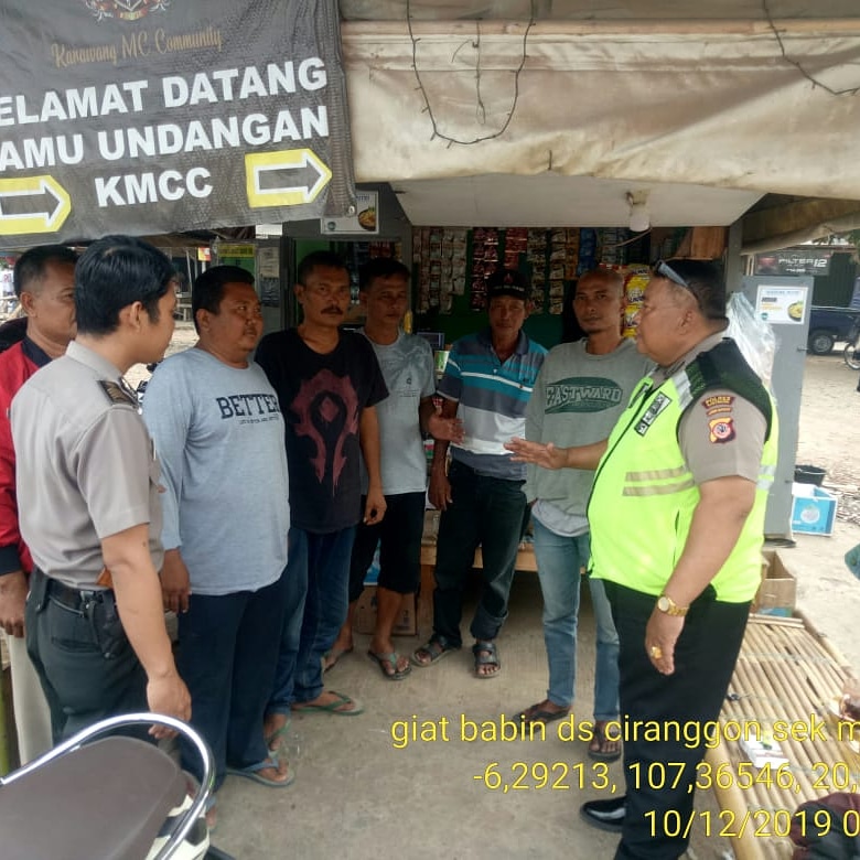 Patroli polsek majalaya himbaw masyarakat agar tidak melakukan premanisme seperti pemalakan dll.
#humasreskrw