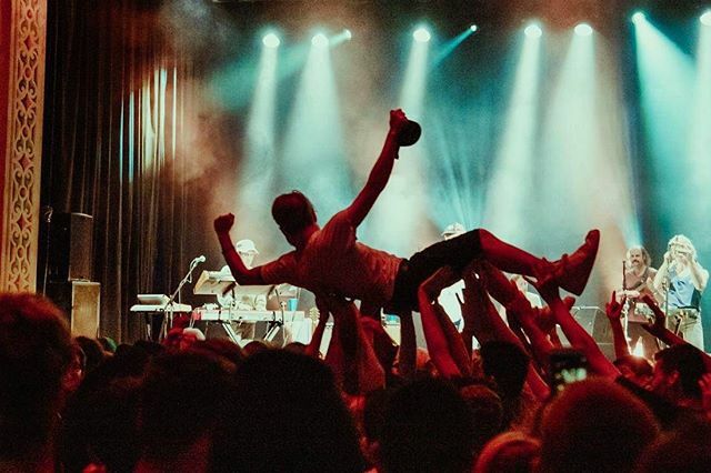 The countdown is ON! 🔥 ONLY 5 WEEKS until Mac DeMarco will be up on the Red Hill Stage! We can't wait to open the season with this slacker-rock rascal!

Don't miss out on tickets - get yours through the link in our bio! ift.tt/2E4s2EW