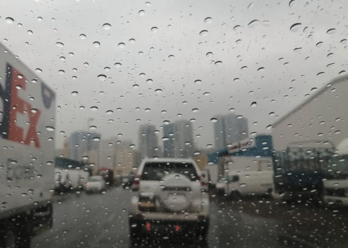 khaleejtimes's tweet photo. Photos: #Rain hits parts of #UAE on Tuesday morning
https://t.co/AVJZW1lOYE https://t.co/3GL220rUv6