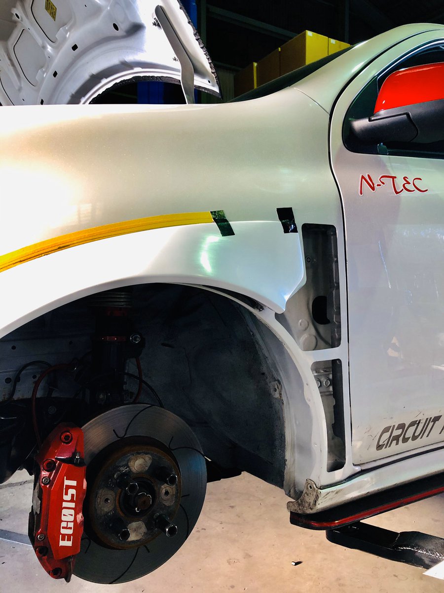 Ntecnagoya K13 Nismo S オーバーフェンダー固定 エアーダクトも追加 カッコイイ予感がする Micra K13 Nismo マーチ オーバーフェンダー エアーダクト