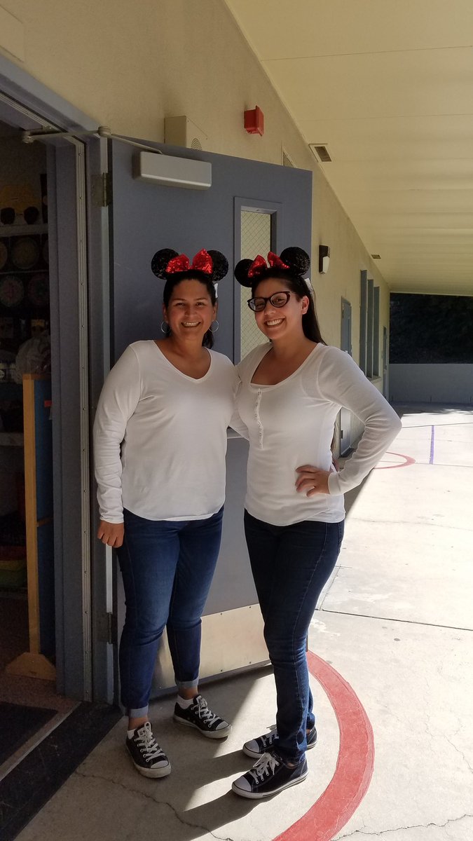 mrsperezbarba's tweet photo. Ms.Díaz, my amazing educational assistant fills my bucket every single day! #lhcsd #1Team1Vision #IBPYP #tkrocks https://t.co/3l0RGKcf7y