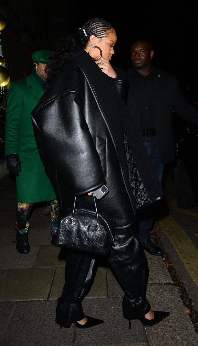 Rihanna Range tweet media