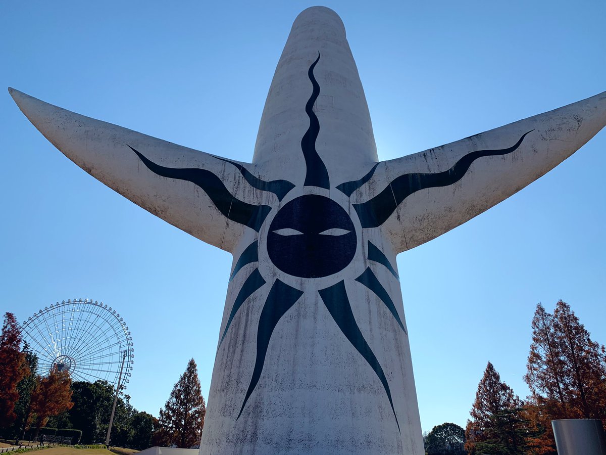 初宿泊出張終わりました。
そして、初1人水族館してきた。
初太陽の塔。僕は後ろの顔が好きかな。
なんだかエモい夕日を見ながら、スタバのコーヒー飲んで帰りました。