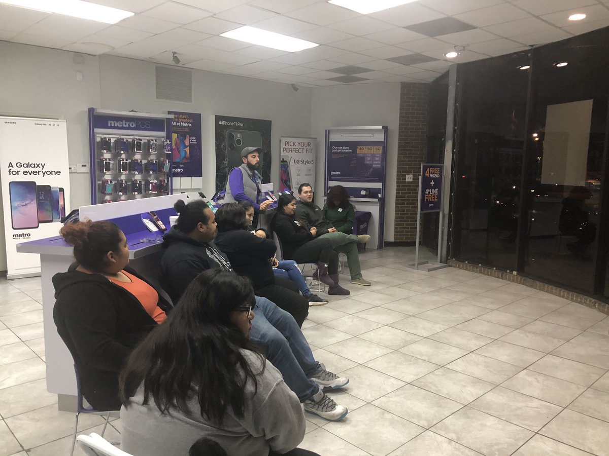 angles_danica's tweet photo. A to Z is ready to crush December! Calling all MetroVIP customers 😀 @MattYoungMetro1 @DavidKloseMetro #CarolinasEastMetro https://t.co/jfU3BDymTA