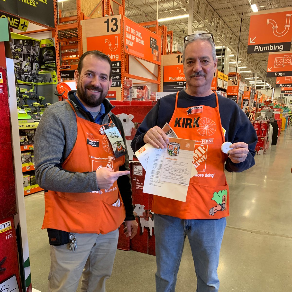 Congratulations to Kirk! Receiving a Homer Award for creating shareholder value by driving credit. 52 apps last month! Great job Kirk. @THDWoodhaven @willdingman76 @JULIE_PAdoubleR @Dbates1023 @Wes08114866