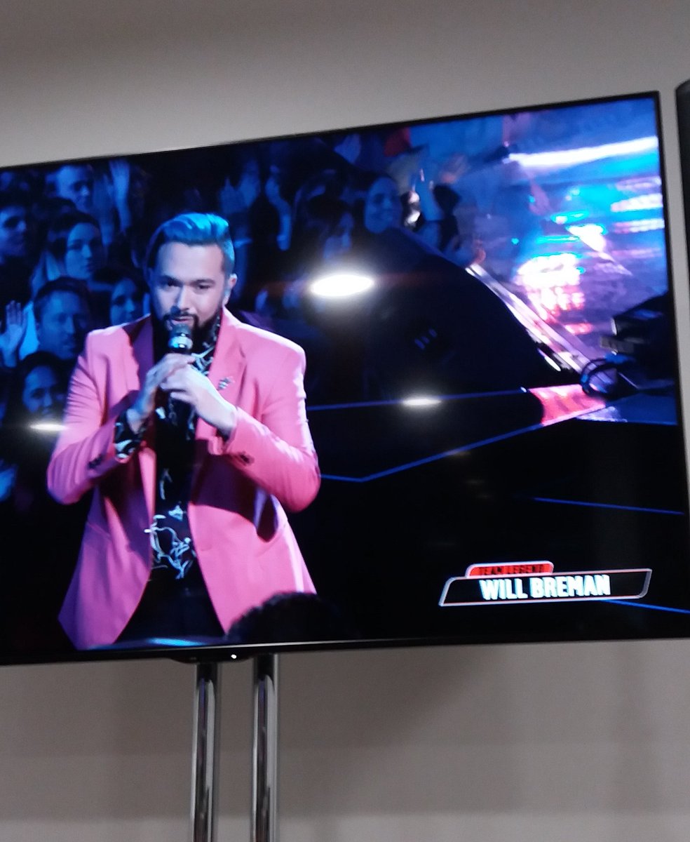 HollywoodJunket's tweet photo. Let's take a moment while #WillBreman makes googly eyes with #BlakeShelton @NBCTheVoice #TeamLegend #VoiceTop8 #TheVoice https://t.co/7k88E4Hu4V