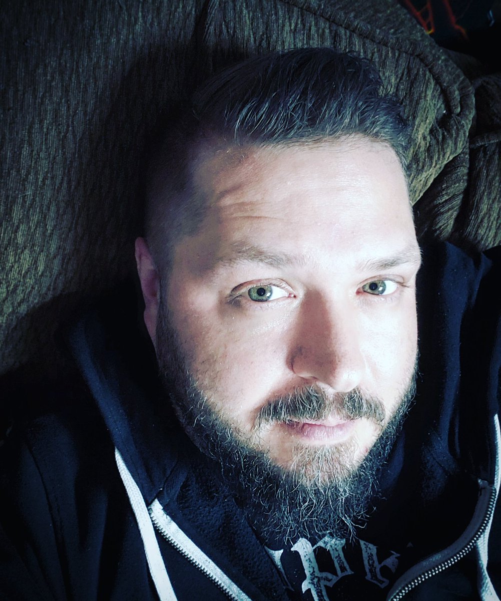 BastardProphet's tweet photo. Who has green eyes and a 100% on his Psych final? This sleep bastard right here 👇. #OneSemesterLeft🎓 https://t.co/XcSCSbvEHK