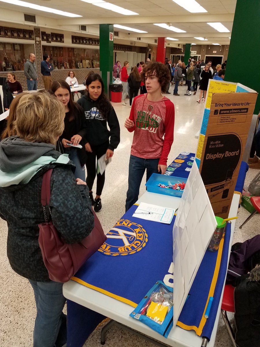 LPHS_Key_Club's tweet photo. This evening we had fun excitedly encouraging 8th graders to join the club!! @clovin2 @LPHS_Activities @LPCavaliers https://t.co/AZFFip87gh