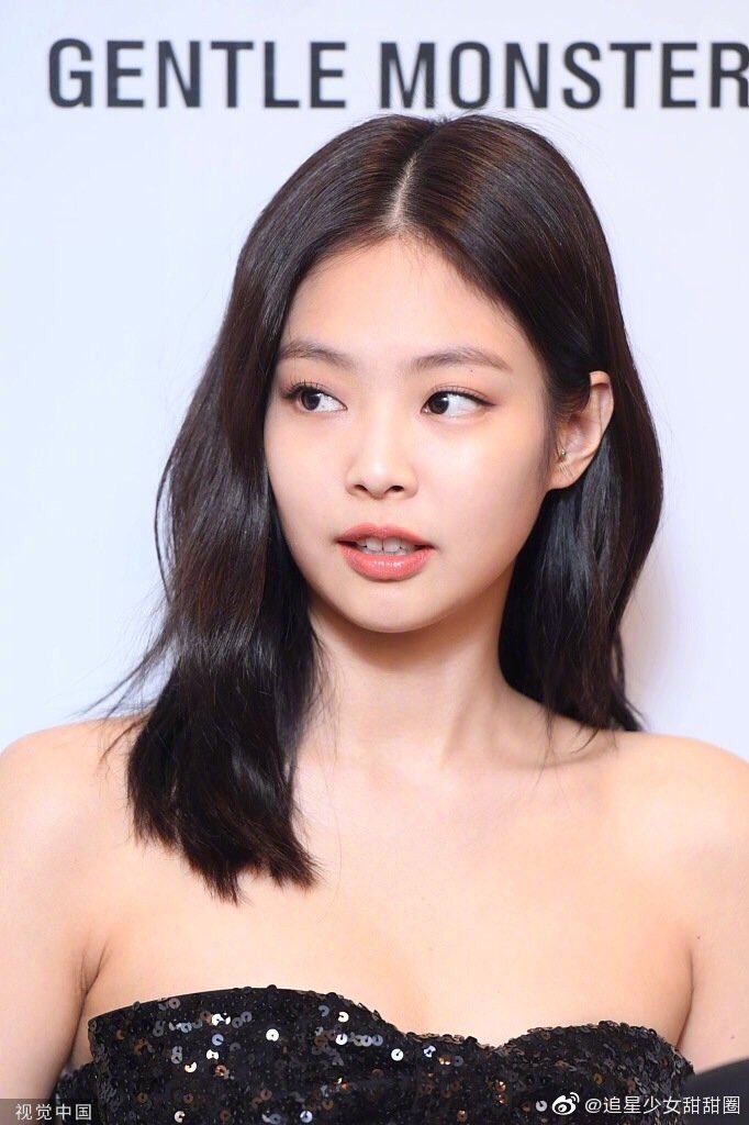 firejennie's tweet photo. when jennie does              when maeng
her own makeup      vs      does it

#JENNIExGentleMonster https://t.co/kPlGhw62rF