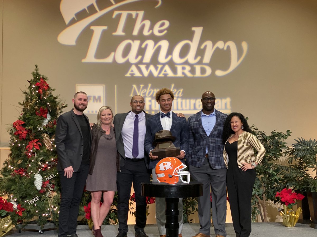 Congratulations to Jaxon Smith-Njigba of Rockwall HS on winning the 2019 Landry Award ⁦<a href="/RISDAthletics/">Rockwall ISD Sports Marketing</a>⁩ ⁦<a href="/rockwallschools/">Rockwall ISD</a>⁩ ⁦@CBSDFW⁩ ⁦<a href="/CBS11/">CBS11</a>⁩ ⁦<a href="/Rockwall_HS/">RockwallHighSchool</a>⁩
