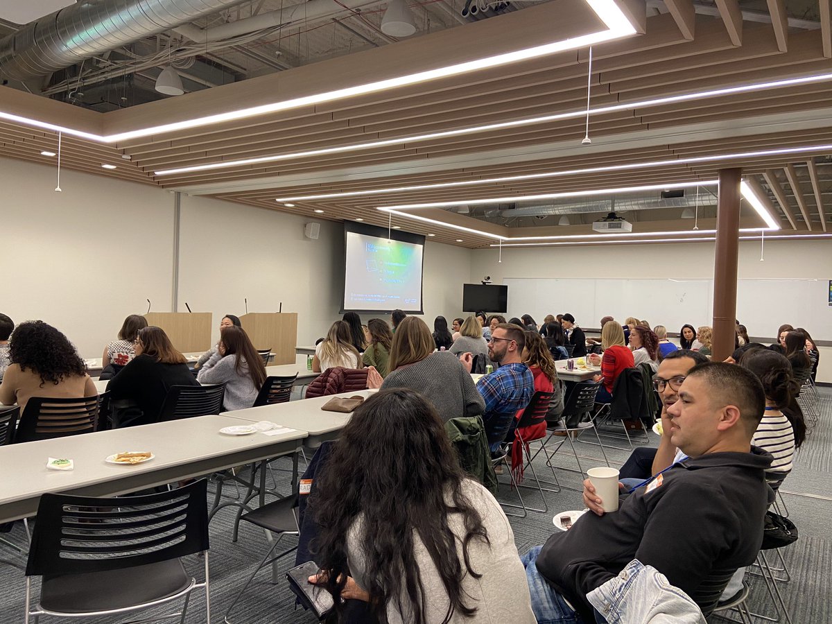 WWCodesandiego's tweet image. Check out this turn out at our Lightning Talks and Holiday Mixer! 
We&apos;re excited to hear the talks! #WomenWhoCode #WWCodeSanDiego #GirlsInTech